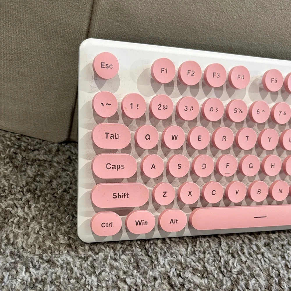 Pink Round-Key Wired Keyboard